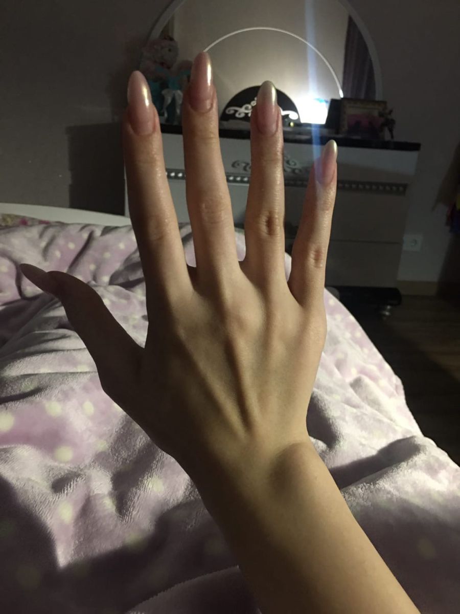 Руки девушки: почему они очень худые