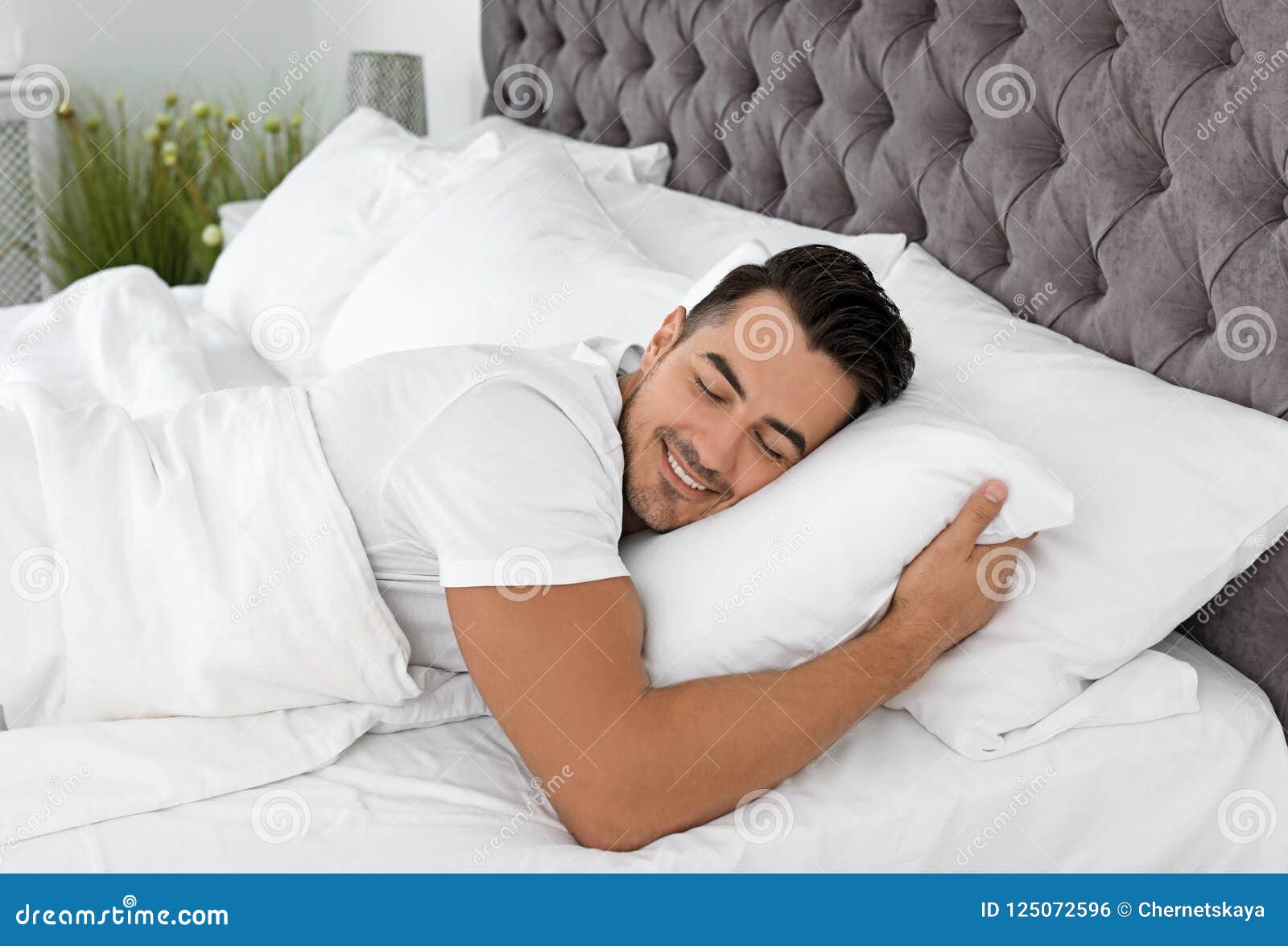 Почему нельзя спать на чужих подушках
